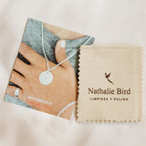 COLLAR PLACA PLUMA